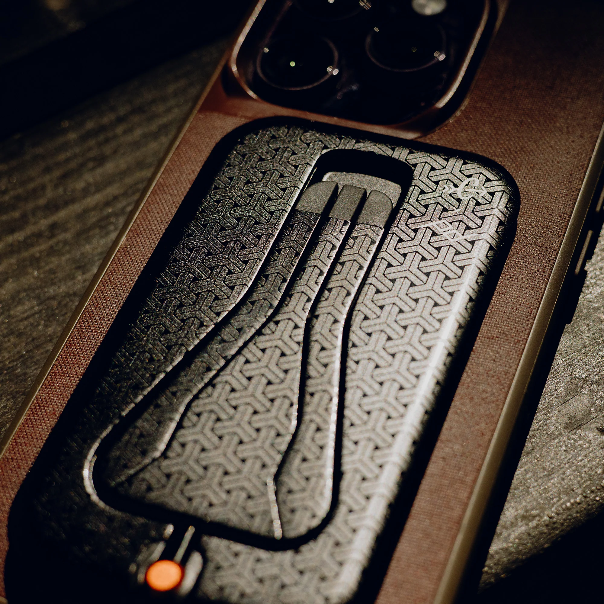 Mobile Tripod | Carryology Collab - Image 4