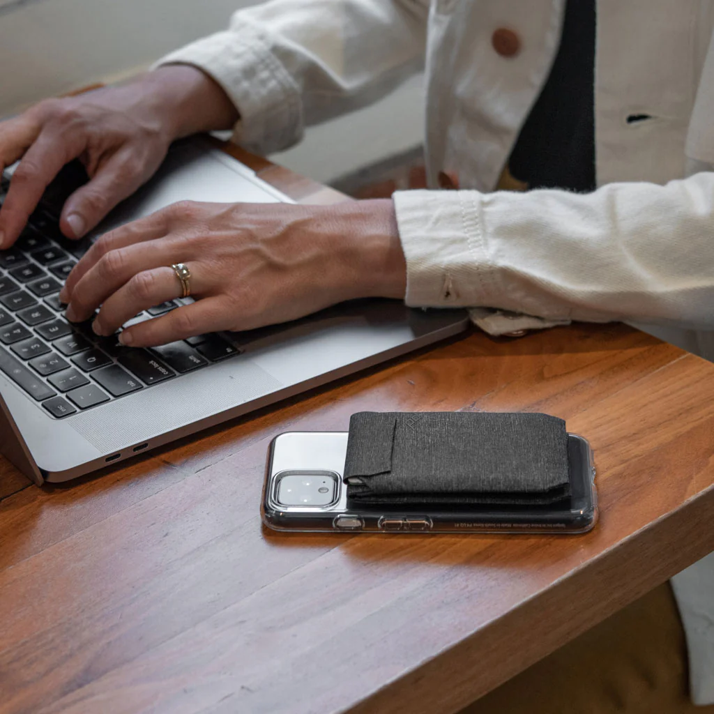 Universal Adapter - Image 7